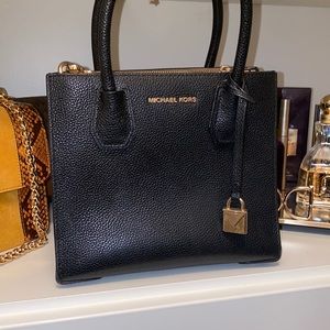 MICHAEL MICHAEL KORS Mercer Medium Pebbled Leather Crossbody Bag